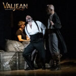 Valjean ha in pugno Javert